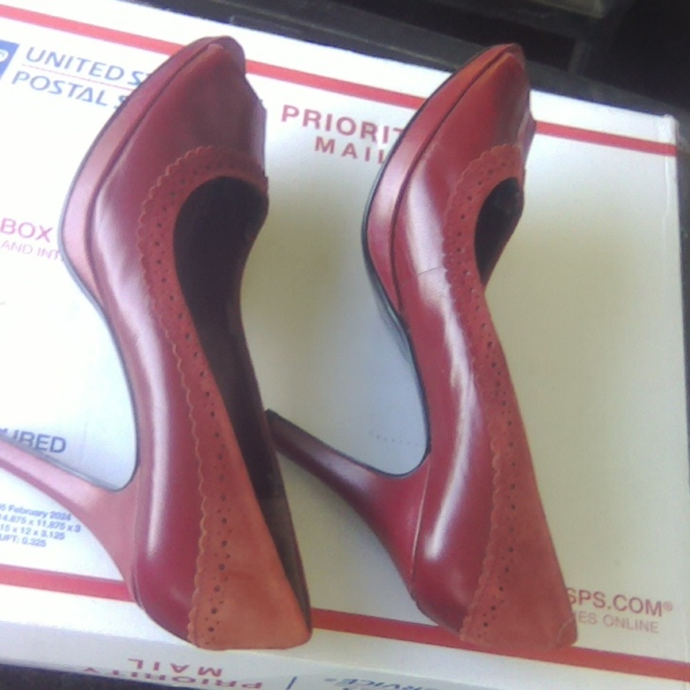 Bandolino Leather with suede trim burgundy red high heel peep toes. - Picture 6 of 9